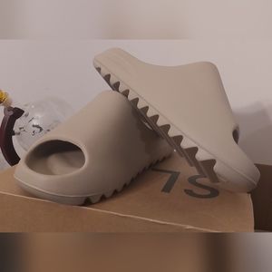 Adidas Yeezy Slides Pure sz 9